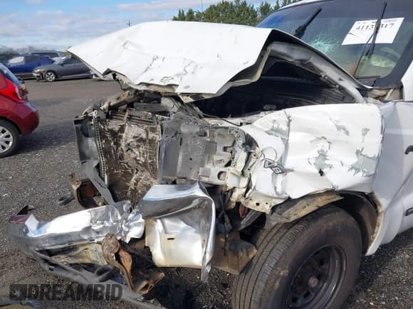 ✅ 1999 Ford F-250 XL • VIN: 1FTNX20F5XEC00435 • Lot: 41137317. Listed on IAAI with 346,348 mi. Free auction sales archive from the USA and detailed vehicle history report at DreamBid. Image 6.