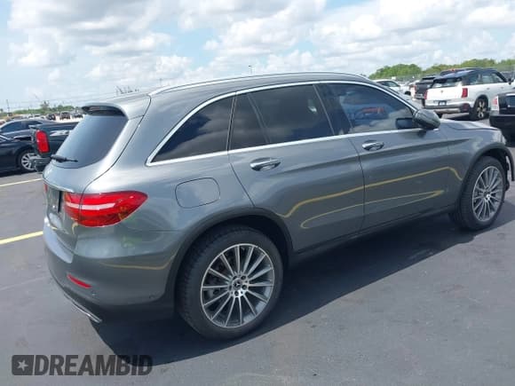 ✅ 2019 Mercedes-Benz GLC 300 • VIN: WDC0G4JB6K1000255 • Lot: 42394259. Listed on IAAI with 68,943 mi. Free auction sales archive from the USA and detailed vehicle history report at DreamBid. Image 4.