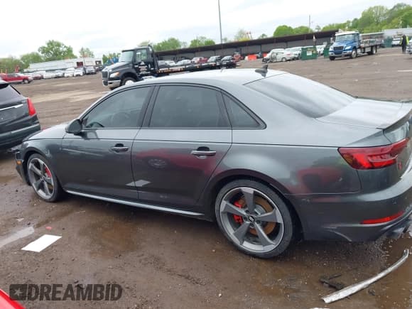 ✅ 2018 Audi S4 Premium Plus • VIN: WAUB4AF4XJA016485 • Lot: 42244018. Wystawiony na IAAI z przebiegiem 48 041 mil. Bezpłatny archiwum sprzedaży aukcyjnych z USA i szczegółowy raport historii pojazdu na DreamBid. Zdjęcie 14.