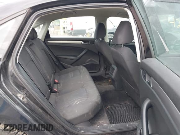 ✅ 2012 Volkswagen Passat S • VIN: 1VWAP7A31CC086856 • Lot: 42504779. Wystawiony na IAAI z przebiegiem 237 391 mil. Bezpłatny archiwum sprzedaży aukcyjnych z USA i szczegółowy raport historii pojazdu na DreamBid. Zdjęcie 8.