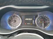 ✅ 2015 Chrysler 200 Limited • VIN: 1C3CCCAB8FN682339 • Lot: 92002125. Wystawiony na Copart z przebiegiem 157 916 mil. Bezpłatny archiwum sprzedaży aukcyjnych z USA i szczegółowy raport historii pojazdu na DreamBid. Zdjęcie 9.