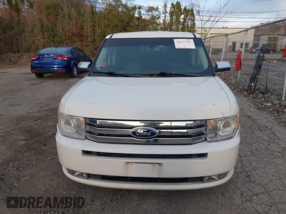 ✅ 2011 Ford Flex Limited • VIN: 2FMHK6DT0BBD09677 • Lot: 43673381. Wystawiony na IAAI z przebiegiem 148 772 mil. Bezpłatny archiwum sprzedaży aukcyjnych z USA i szczegółowy raport historii pojazdu na DreamBid. Zdjęcie 6.