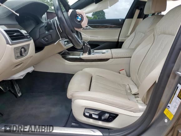 ✅ 2020 BMW 7 Series 740i • VIN: WBA7T2C07LGL18025 • Лот: 63661375. Опубликован ранее на Copart с пробегом 57 104 миль. Бесплатный доступ к архиву аукционных продаж из США и подробный отчёт об истории автомобиля на DreamBid. Изображение 7.