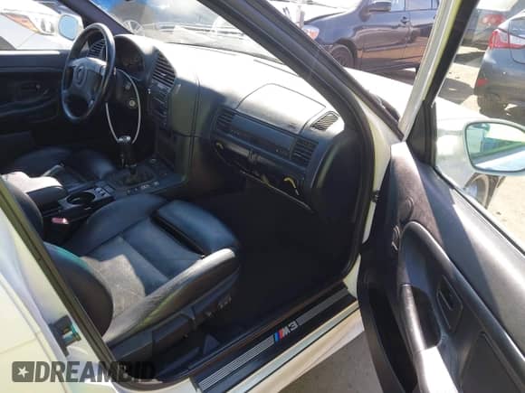 1998 BMW 3 Series M3s z VIN WBSCD9329WEE08863, wystawiony jako IAAI lot #43407514 z przebiegiem 249 369 mil mil oraz . Historia ofert i sprzedaży dostępna na DreamBid. Obrazek 5.