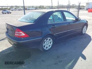 ✅ 2005 Mercedes-Benz C 240 • VIN: WDBRF61J15A727423 • Lot: 43698514. Wystawiony na IAAI z przebiegiem 94 181 mil. Bezpłatny archiwum sprzedaży aukcyjnych z USA i szczegółowy raport historii pojazdu na DreamBid. Zdjęcie 4.