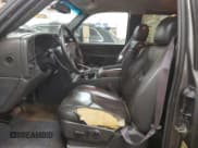 ✅ 2006 Chevrolet Silverado 2500HD Work Truck • VIN: 1GCHK29U66E125918 • Lot: 85034684. Wystawiony na Copart z przebiegiem 236 491 mil. Bezpłatny archiwum sprzedaży aukcyjnych z USA i szczegółowy raport historii pojazdu na DreamBid. Zdjęcie 7.