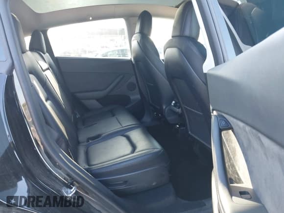 ✅ 2023 Tesla Model Y Long Range • VIN: 7SAYGAEEXPF673871 • Lot: 41980174. Wystawiony na IAAI z przebiegiem 45 870 mil. Bezpłatny archiwum sprzedaży aukcyjnych z USA i szczegółowy raport historii pojazdu na DreamBid. Zdjęcie 8.