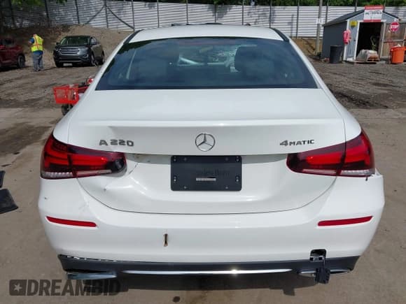 ✅ 2021 Mercedes-Benz A 220 • VIN: W1K3G4FB9MJ316415 • Lot: 42377922. Listed on IAAI with 10,171 mi. Free auction sales archive from the USA and detailed vehicle history report at DreamBid. Image 16.