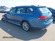 ✅ 2017 Volkswagen Golf S • VIN: 3VWH17AU6HM529503 • Lot: 42643210. Wystawiony na IAAI z przebiegiem 59 350 mil. Bezpłatny archiwum sprzedaży aukcyjnych z USA i szczegółowy raport historii pojazdu na DreamBid. Zdjęcie 3.