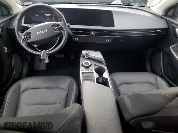 ✅ 2023 Kia EV6 Wind • VIN: KNDC34LA6P5610126 • Lot: 71825534. Wystawiony na Copart z przebiegiem 55 662 mil. Bezpłatny archiwum sprzedaży aukcyjnych z USA i szczegółowy raport historii pojazdu na DreamBid. Zdjęcie 8.