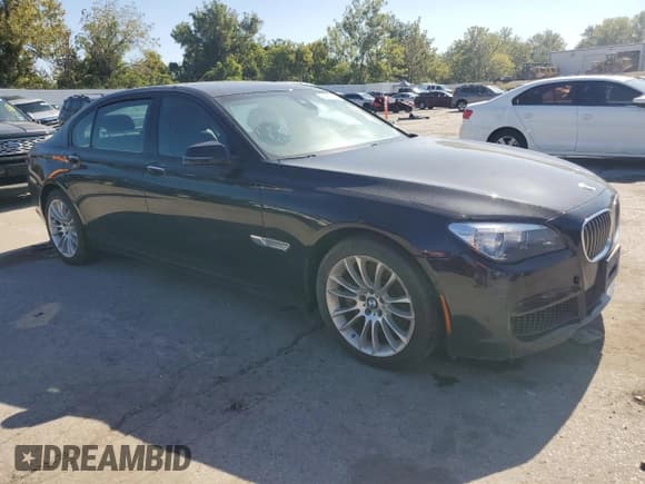 ✅ 2013 BMW 7 Series 750Li xDrive • VIN: WBAYF8C53DD141678 • Lot: 84033775. Wystawiony na Copart z przebiegiem 83 931 mil. Bezpłatny archiwum sprzedaży aukcyjnych z USA i szczegółowy raport historii pojazdu na DreamBid. Zdjęcie 4.