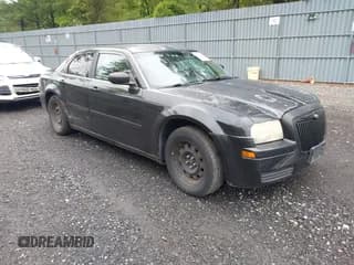 ✅ 2005 Chrysler 300 300 • VIN: 2C3JA43R55H583627 • Lot: 42371724. Wystawiony na IAAI z przebiegiem 220 088 mil. Bezpłatny archiwum sprzedaży aukcyjnych z USA i szczegółowy raport historii pojazdu na DreamBid. Zdjęcie 1.