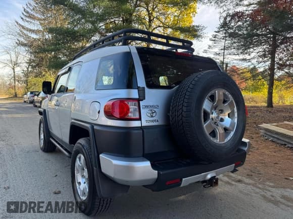 ✅ 2008 Toyota FJ Cruiser • VIN: JTEBU11FX8K028132 • Лот: 90955125. Опубликован ранее на Copart с пробегом 210 133 миль. Бесплатный доступ к архиву аукционных продаж из США и подробный отчёт об истории автомобиля на DreamBid. Изображение 3.