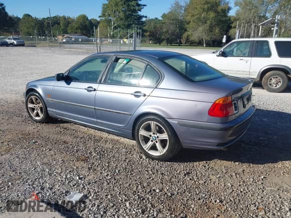 2001 BMW 3 Series 325i с VIN WBAAV33471EE78894, выставлен на аукционе IAAI как лот 43402573 с пробегом 251 017 миль миль и . История ставок и продаж доступна на DreamBid. Изображение 3.