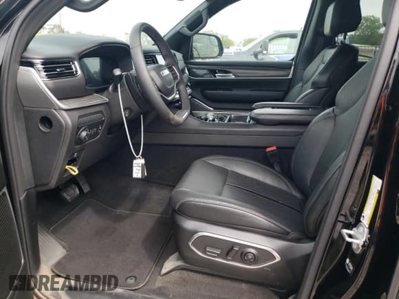 ✅ 2023 Jeep Wagoneer Series II Carbide • VIN: 1C4SJVBP6PS534633 • Лот: 68350324. Опубликован ранее на Copart с пробегом 24 430 миль. Бесплатный доступ к архиву аукционных продаж из США и подробный отчёт об истории автомобиля на DreamBid. Изображение 7.