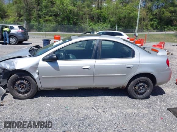 2004 Dodge Neon SXT z VIN 1B3ES56C44D580657, wystawiony jako IAAI lot #42137299 z przebiegiem 138 918 mil mil oraz . Historia ofert i sprzedaży dostępna na DreamBid. Obrazek 14.