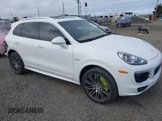 ✅ 2016 Porsche Cayenne S E-Hybrid • VIN: WP1AE2A22GLA17486 • Lot: 42229641. Wystawiony na IAAI z przebiegiem 91 642 mil. Bezpłatny archiwum sprzedaży aukcyjnych z USA i szczegółowy raport historii pojazdu na DreamBid. Zdjęcie 1.