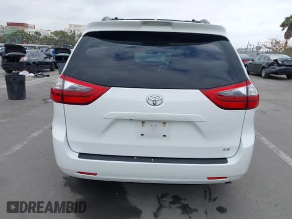 ✅ 2020 Toyota Sienna LE Auto Access Seat • VIN: 5TDKZ3DC0LS044909 • Lot: 42289084. Listed on IAAI with 71,090 mi. Free auction sales archive from the USA and detailed vehicle history report at DreamBid. Image 17.