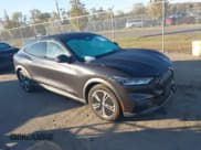 ✅ 2022 Ford Mustang Mach-E Select • VIN: 3FMTK1RM6NMA26878 • Лот: 43501937. Опубликован ранее на IAAI с пробегом Не указан. Бесплатный доступ к архиву аукционных продаж из США и подробный отчёт об истории автомобиля на DreamBid. Изображение 1.