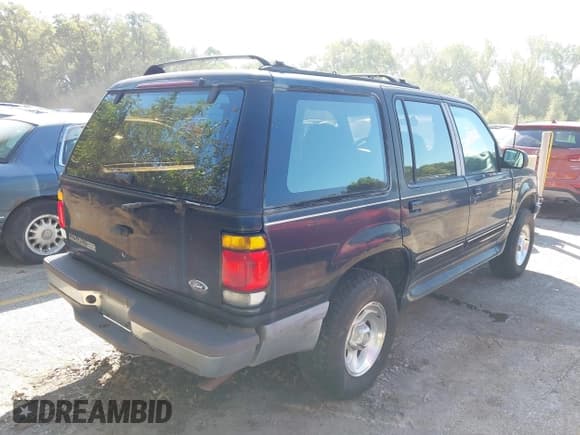 ✅ 1997 Ford Explorer XL • VIN: 1FMDU34E1VZA94160 • Lot: 43251651. Wystawiony na IAAI z przebiegiem 192 394 mil. Bezpłatny archiwum sprzedaży aukcyjnych z USA i szczegółowy raport historii pojazdu na DreamBid. Zdjęcie 4.