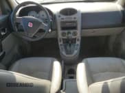 ✅ 2004 Saturn VUE V6 • VIN: 5GZCZ53454S881737 • Lot: 56832185. Wystawiony na Copart z przebiegiem 46 953 mil. Bezpłatny archiwum sprzedaży aukcyjnych z USA i szczegółowy raport historii pojazdu na DreamBid. Zdjęcie 8.