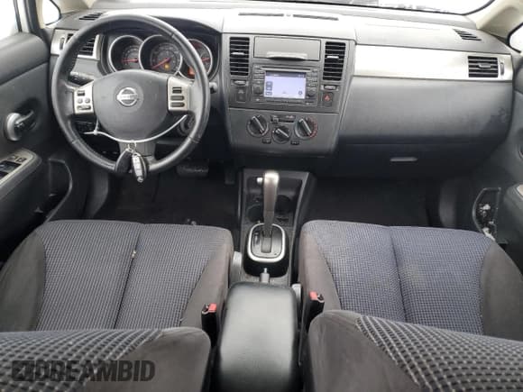 ✅ 2011 Nissan Versa S • VIN: 3N1BC1CP9BL490588 • Lot: 41380885. Wystawiony na Copart z przebiegiem 154 389 mil. Bezpłatny archiwum sprzedaży aukcyjnych z USA i szczegółowy raport historii pojazdu na DreamBid. Zdjęcie 8.