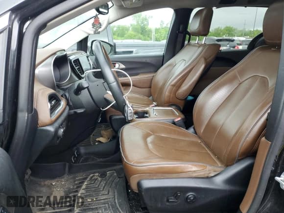 ✅ 2018 Chrysler Pacifica Limited • VIN: 2C4RC1GG7JR339658 • Lot: 59007045. Wystawiony na Copart z przebiegiem 111 153 mil. Bezpłatny archiwum sprzedaży aukcyjnych z USA i szczegółowy raport historii pojazdu na DreamBid. Zdjęcie 7.