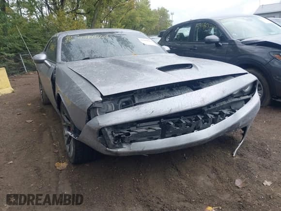 ✅ 2016 Dodge Challenger SRT 392 • VIN: 2C3CDZDJ2GH125200 • Lot: 43400862. Wystawiony na IAAI z przebiegiem 56 605 mil. Bezpłatny archiwum sprzedaży aukcyjnych z USA i szczegółowy raport historii pojazdu na DreamBid. Zdjęcie 6.