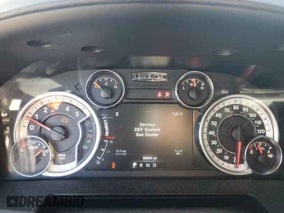 ✅ 2018 Ram 3500 Laramie • VIN: 3C63R3ML5JG164325 • Lot: 63039965. Wystawiony na Copart z przebiegiem 96 689 mil. Bezpłatny archiwum sprzedaży aukcyjnych z USA i szczegółowy raport historii pojazdu na DreamBid. Zdjęcie 9.