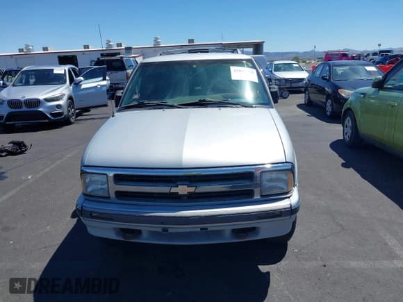 ✅ 1995 Chevrolet Blazer • VIN: 1GNDT13W2S2203162 • Lot: 42863351. Wystawiony na IAAI z przebiegiem 139 555 mil. Bezpłatny archiwum sprzedaży aukcyjnych z USA i szczegółowy raport historii pojazdu na DreamBid. Zdjęcie 6.