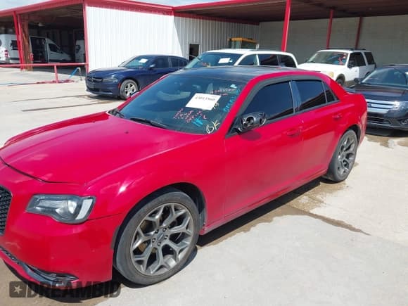 ✅ 2016 Chrysler 300 S • VIN: 2C3CCABG5GH144898 • Lot: 43013560. Wystawiony na IAAI z przebiegiem 117 874 mil. Bezpłatny archiwum sprzedaży aukcyjnych z USA i szczegółowy raport historii pojazdu na DreamBid. Zdjęcie 6.
