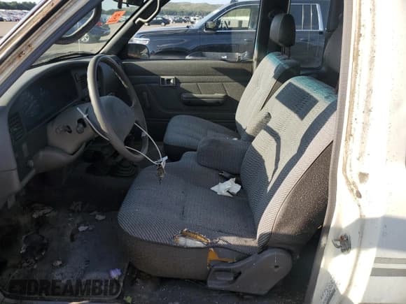 ✅ 1992 Toyota Pickup DLX • VIN: JT4VN13D5N5093359 • Lot: 81262275. Listed on Copart with 285,803 mi. Free auction sales archive from the USA and detailed vehicle history report at DreamBid. Image 7.