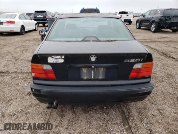 1998 BMW 3 Series 328i z VIN WBACD4323WAV62464, wystawiony jako Copart lot #66717014 z przebiegiem Nie podano mil oraz Czysty tytuł • Clean title. Historia ofert i sprzedaży dostępna na DreamBid. Obrazek 6.