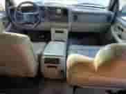 2002 Chevrolet Suburban LT z VIN 3GNEC16Z02G352915, wystawiony jako Copart lot #79873044 z przebiegiem 350 290 mil mil oraz Czysty tytuł • Clean title. Historia ofert i sprzedaży dostępna na DreamBid. Obrazek 8.