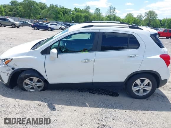 ✅ 2020 Chevrolet Trax LT • VIN: KL7CJPSB0LB057547 • Lot: 42302289. Wystawiony na IAAI z przebiegiem 46 590 mil. Bezpłatny archiwum sprzedaży aukcyjnych z USA i szczegółowy raport historii pojazdu na DreamBid. Zdjęcie 14.