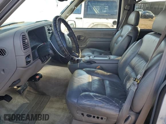 ✅ 1999 GMC Suburban • VIN: 3GKEC16R4XG545069 • Лот: 88541575. Опубликован ранее на Copart с пробегом 195 829 миль. Бесплатный доступ к архиву аукционных продаж из США и подробный отчёт об истории автомобиля на DreamBid. Изображение 7.