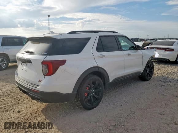 ✅ 2024 Ford Explorer ST • VIN: 1FM5K8GC1RGA00281 • Lot: 65644895. Listed on Copart with 11,185 mi. Free auction sales archive from the USA and detailed vehicle history report at DreamBid. Image 3.