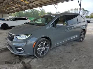 ✅ 2022 Chrysler Pacifica Pinnacle • VIN: 2C4RC3PGXNR100493 • Лот: 73789514. Опубликован ранее на Copart с пробегом 48 209 миль. Бесплатный доступ к архиву аукционных продаж из США и подробный отчёт об истории автомобиля на DreamBid. Изображение 1.