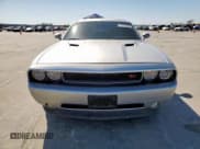✅ 2012 Dodge Challenger R/T Plus • VIN: 2C3CDYBTXCH158003 • Lot: 47183605. Wystawiony na Copart z przebiegiem Nie podano. Bezpłatny archiwum sprzedaży aukcyjnych z USA i szczegółowy raport historii pojazdu na DreamBid. Zdjęcie 5.