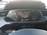 ✅ 2019 Audi e-tron Prestige • VIN: WA1VAAGE4KB020179 • Lot: 38901473. Wystawiony na Copart z przebiegiem 34 980 mil. Bezpłatny archiwum sprzedaży aukcyjnych z USA i szczegółowy raport historii pojazdu na DreamBid. Zdjęcie 9.