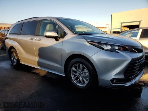 ✅ 2025 Toyota Sienna XLE • VIN: 5TDYRKEC2SS259676 • Lot: 92853465. Wystawiony na Copart z przebiegiem 17 432 mil. Bezpłatny archiwum sprzedaży aukcyjnych z USA i szczegółowy raport historii pojazdu na DreamBid. Zdjęcie 4.