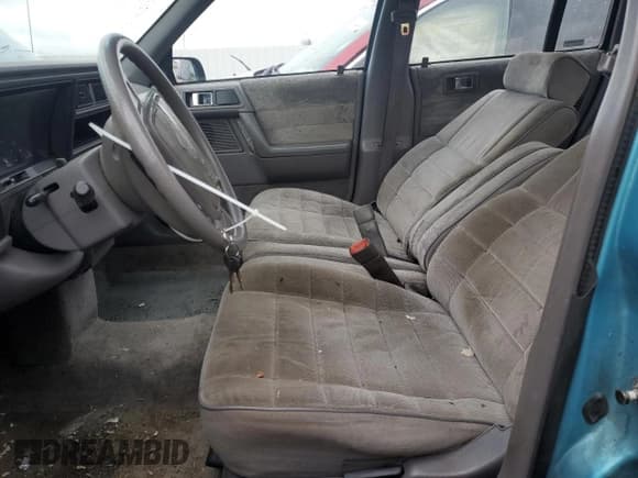 ✅ 1992 Plymouth Acclaim • VIN: 1P3XA4631NF248220 • Лот: 84113754. Опубликован ранее на Copart с пробегом 117 489 миль. Бесплатный доступ к архиву аукционных продаж из США и подробный отчёт об истории автомобиля на DreamBid. Изображение 7.