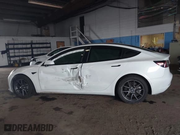 ✅ 2021 Tesla Model 3 Standard Range Plus • VIN: 5YJ3E1EA6MF009508 • Lot: 43296972. Listed on IAAI with 95,539 mi. Free auction sales archive from the USA and detailed vehicle history report at DreamBid. Image 14.