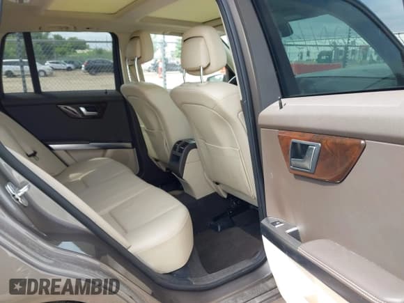 ✅ 2014 Mercedes-Benz GLK 350 • VIN: WDCGG8JBXEG239458 • Лот: 42700098. Опубликован ранее на IAAI с пробегом 57 131 миль. Бесплатный доступ к архиву аукционных продаж из США и подробный отчёт об истории автомобиля на DreamBid. Изображение 8.