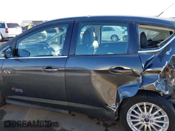 ✅ 2016 Ford C-Max SEL • VIN: 1FADP5CU6GL114107 • Lot: 41688248. Wystawiony na IAAI z przebiegiem 136 911 mil. Bezpłatny archiwum sprzedaży aukcyjnych z USA i szczegółowy raport historii pojazdu na DreamBid. Zdjęcie 15.