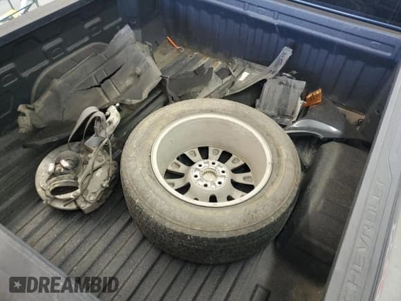 ✅ 2020 Chevrolet Silverado 1500 Custom • VIN: 3GCPYBEH1LG338623 • Lot: 69478224. Wystawiony na Copart z przebiegiem 47 294 mil. Bezpłatny archiwum sprzedaży aukcyjnych z USA i szczegółowy raport historii pojazdu na DreamBid. Zdjęcie 14.