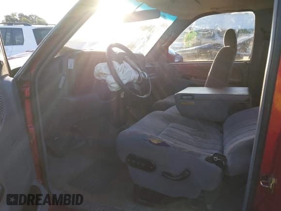 ✅ 1997 Dodge 1500 • VIN: 1B7HF13Y2VJ610914 • Lot: 40249747. Wystawiony na IAAI z przebiegiem 183 576 mil. Bezpłatny archiwum sprzedaży aukcyjnych z USA i szczegółowy raport historii pojazdu na DreamBid. Zdjęcie 5.