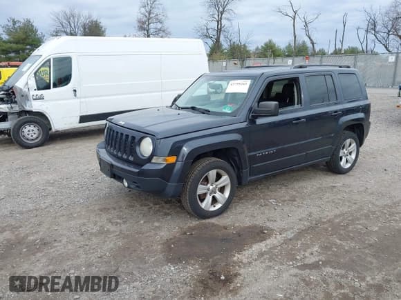 ✅ 2014 Jeep Patriot Latitude • VIN: 1C4NJRFB0ED820563 • Лот: 43799265. Опубликован ранее на IAAI с пробегом 180 538 миль. Бесплатный доступ к архиву аукционных продаж из США и подробный отчёт об истории автомобиля на DreamBid. Изображение 2.
