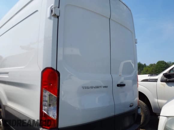 ✅ 2023 Ford Transit Cargo • VIN: 1FTBR3X83PKA69243 • Lot: 42816347. Wystawiony na IAAI z przebiegiem 56 535 mil. Bezpłatny archiwum sprzedaży aukcyjnych z USA i szczegółowy raport historii pojazdu na DreamBid. Zdjęcie 6.