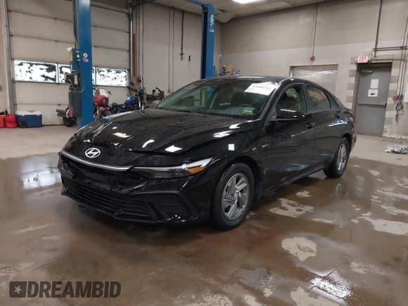 ✅ 2025 Hyundai Elantra SE • VIN: KMHLL4DG0SU945637 • Лот: 43088244. Опубликован ранее на IAAI с пробегом 11 766 миль. Бесплатный доступ к архиву аукционных продаж из США и подробный отчёт об истории автомобиля на DreamBid. Изображение 2.